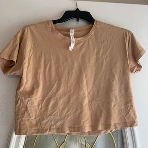 Lululemon Cates Tee cropped